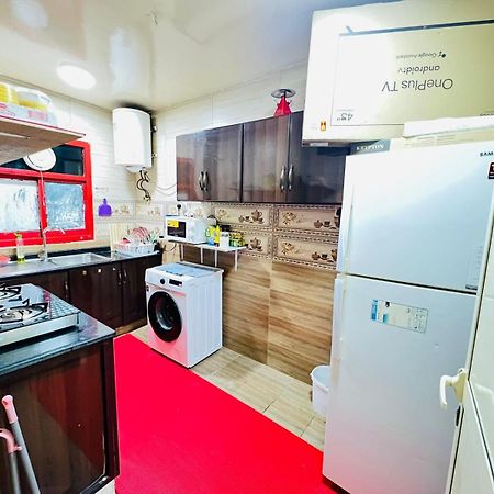 Moon Backpackers , Al Rigga , Partition For Couples And For Singles Lägenhet Dubai Exteriör bild