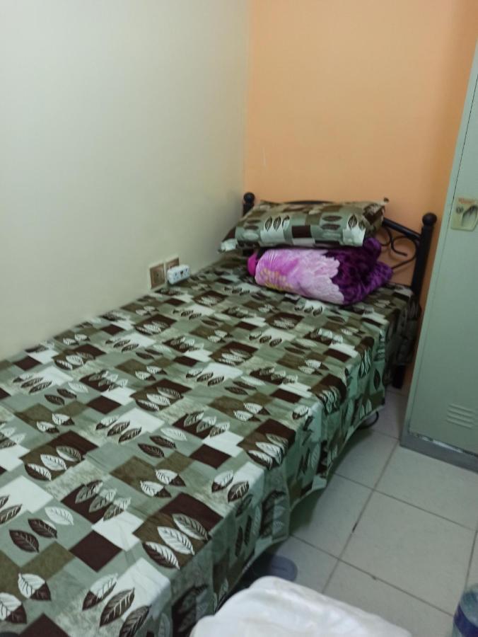 Moon Backpackers , Al Rigga , Partition For Couples And For Singles Lägenhet Dubai Exteriör bild