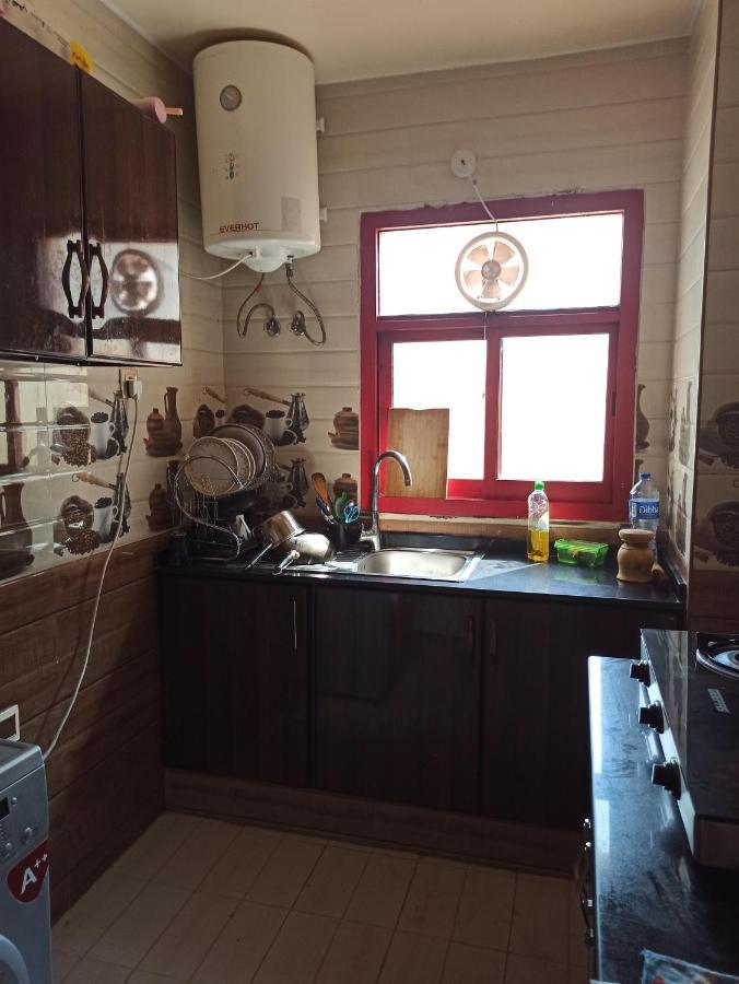 Moon Backpackers , Al Rigga , Partition For Couples And For Singles Lägenhet Dubai Exteriör bild