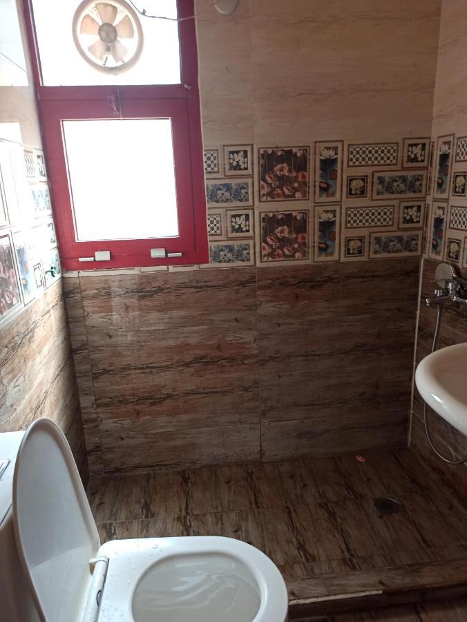 Moon Backpackers , Al Rigga , Partition For Couples And For Singles Lägenhet Dubai Exteriör bild