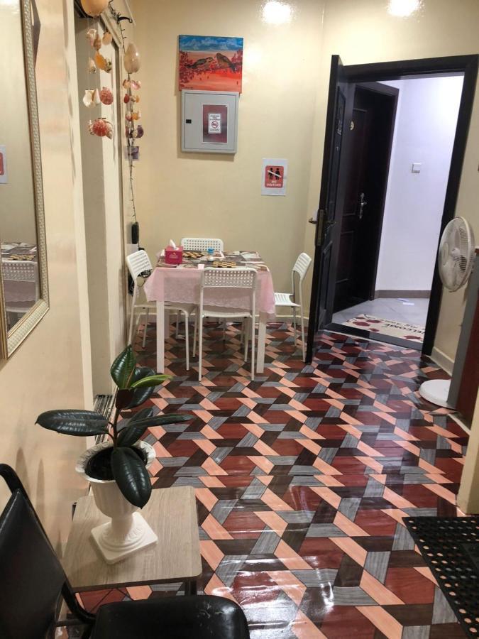 Moon Backpackers , Al Rigga , Partition For Couples And For Singles Lägenhet Dubai Exteriör bild