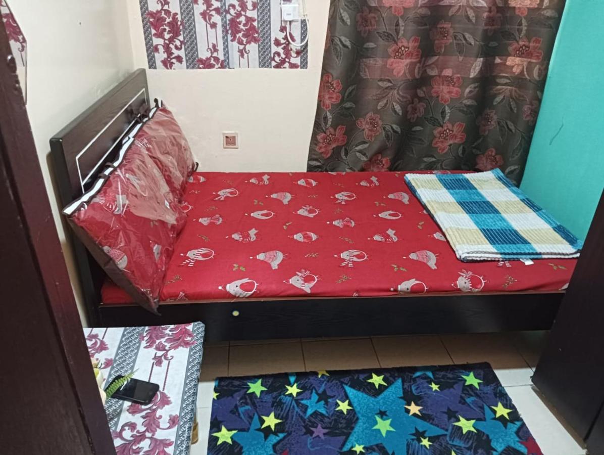 Moon Backpackers , Al Rigga , Partition For Couples And For Singles Lägenhet Dubai Exteriör bild
