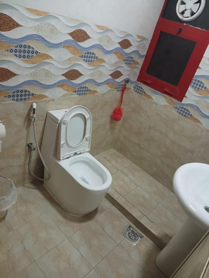 Moon Backpackers , Al Rigga , Partition For Couples And For Singles Lägenhet Dubai Exteriör bild