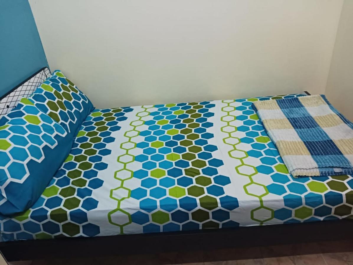 Moon Backpackers , Al Rigga , Partition For Couples And For Singles Lägenhet Dubai Exteriör bild