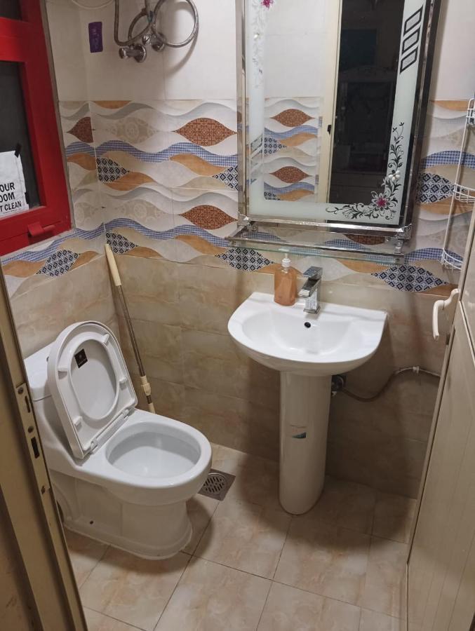 Moon Backpackers , Al Rigga , Partition For Couples And For Singles Lägenhet Dubai Exteriör bild