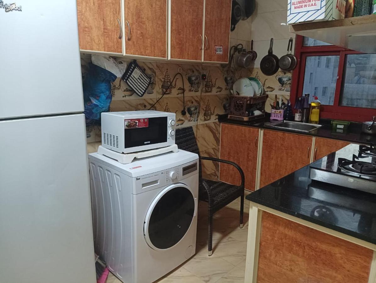 Moon Backpackers , Al Rigga , Partition For Couples And For Singles Lägenhet Dubai Exteriör bild