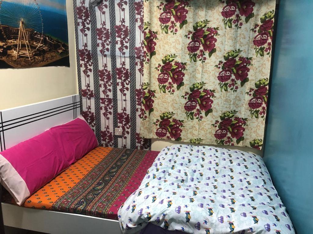 Moon Backpackers , Al Rigga , Partition For Couples And For Singles Lägenhet Dubai Exteriör bild