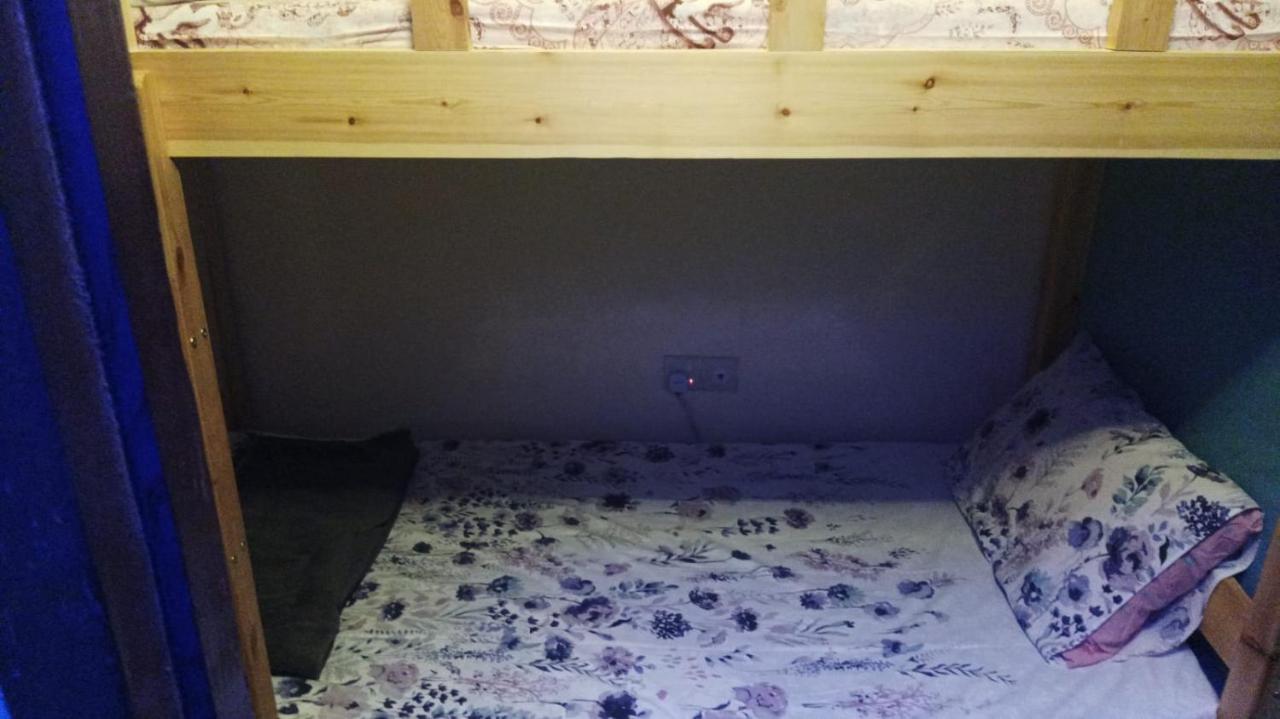 Moon Backpackers , Al Rigga , Partition For Couples And For Singles Lägenhet Dubai Exteriör bild