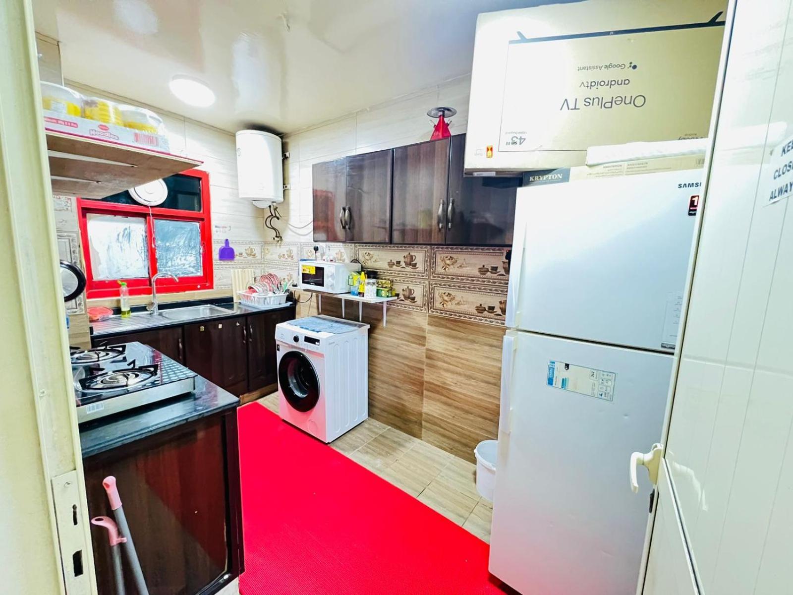 Moon Backpackers , Al Rigga , Partition For Couples And For Singles Lägenhet Dubai Exteriör bild