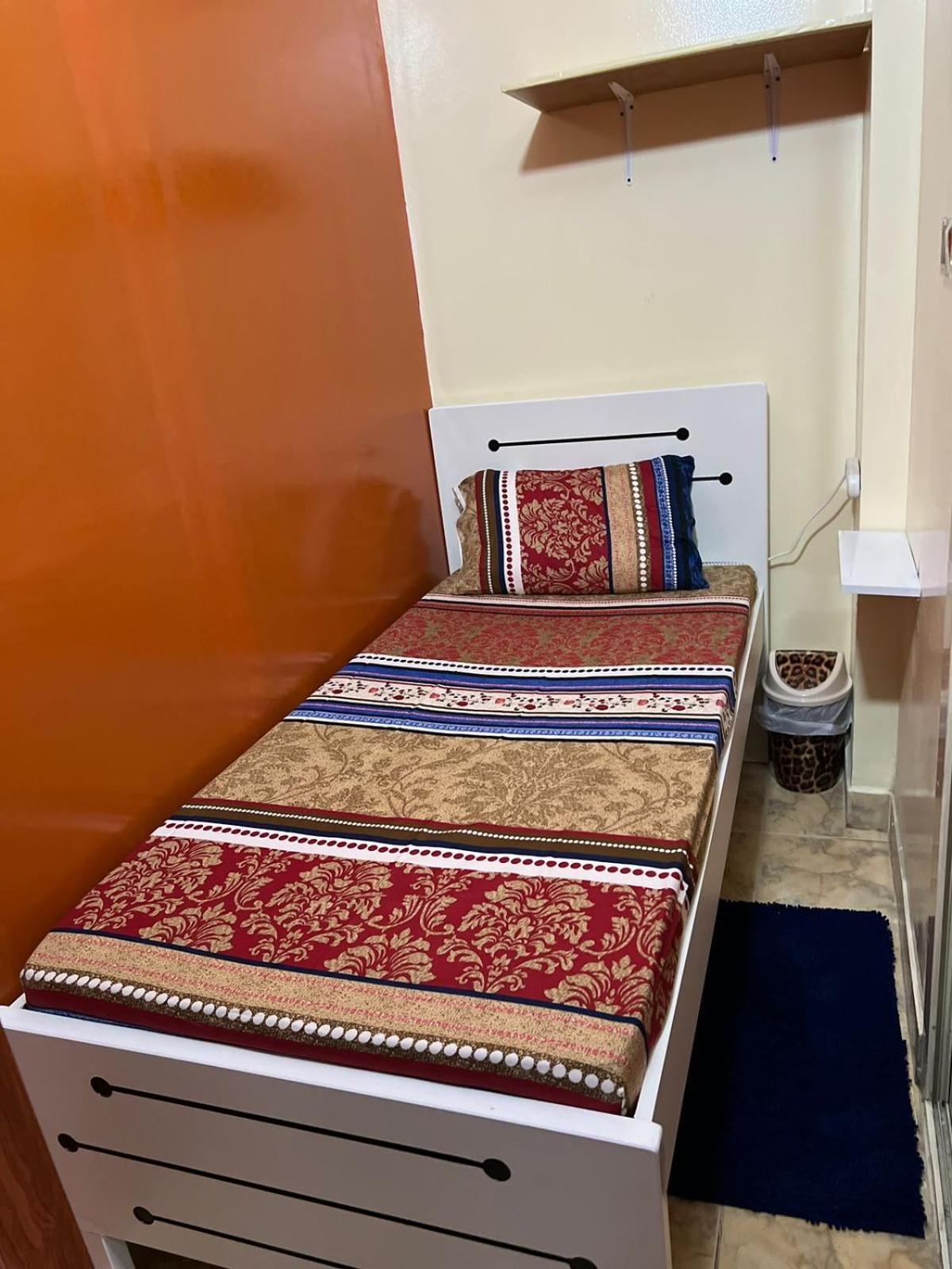 Moon Backpackers , Al Rigga , Partition For Couples And For Singles Lägenhet Dubai Exteriör bild