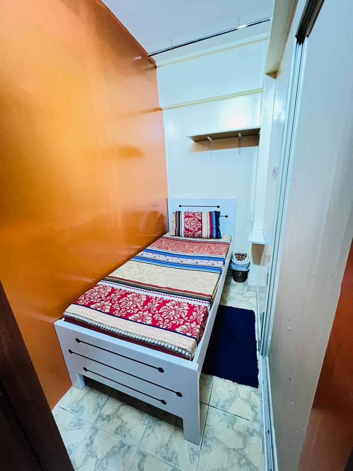 Moon Backpackers , Al Rigga , Partition For Couples And For Singles Lägenhet Dubai Exteriör bild