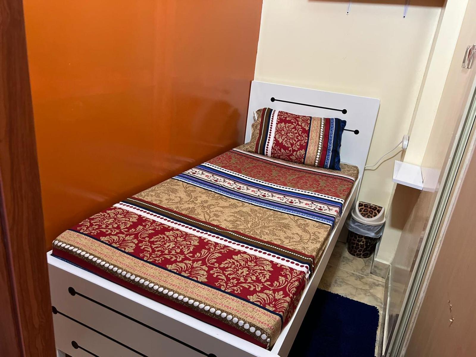 Moon Backpackers , Al Rigga , Partition For Couples And For Singles Lägenhet Dubai Exteriör bild