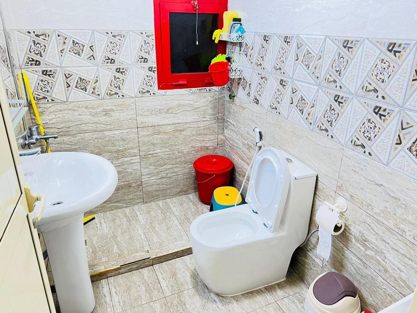Moon Backpackers , Al Rigga , Partition For Couples And For Singles Lägenhet Dubai Exteriör bild