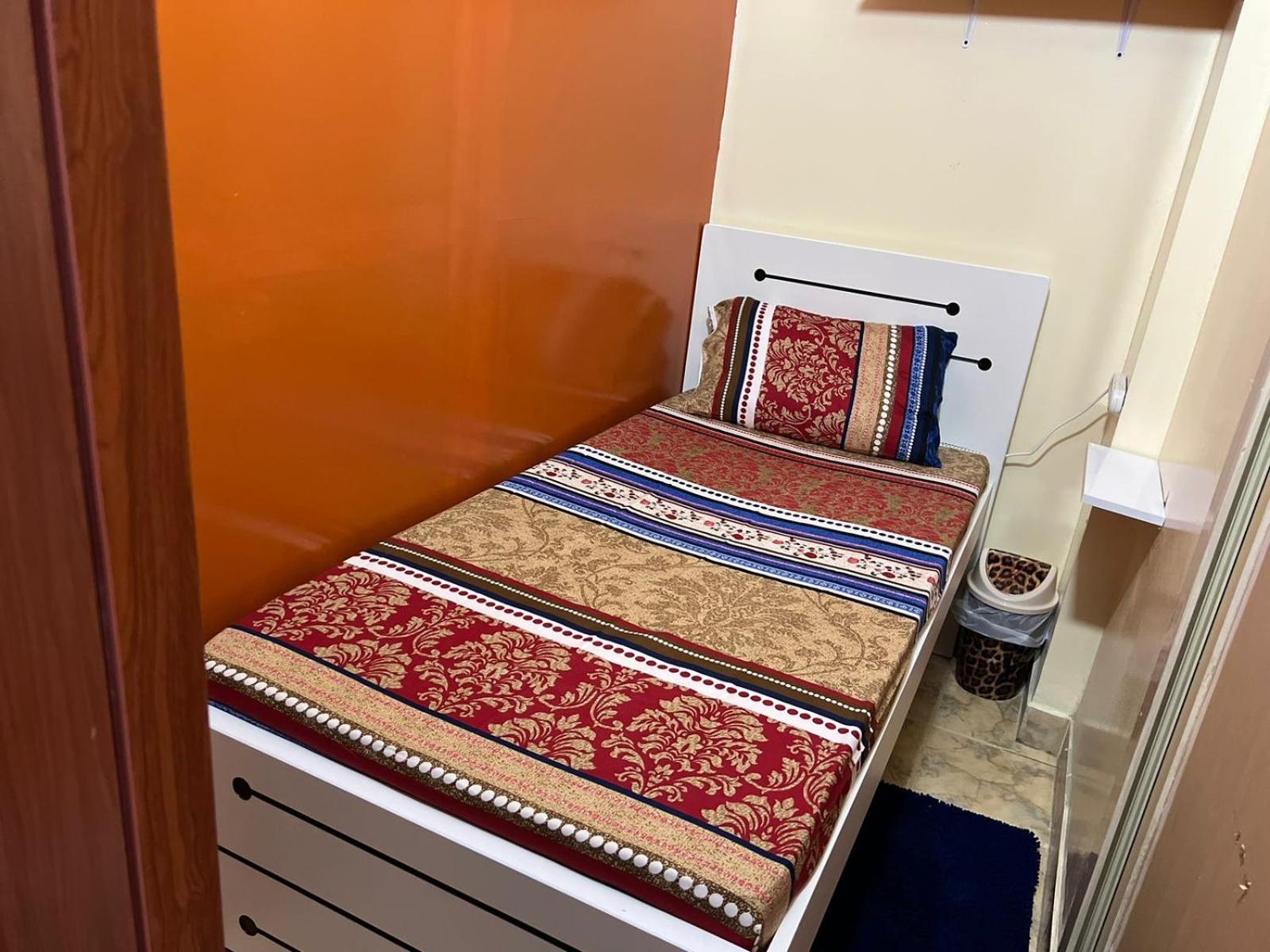 Moon Backpackers , Al Rigga , Partition For Couples And For Singles Lägenhet Dubai Exteriör bild