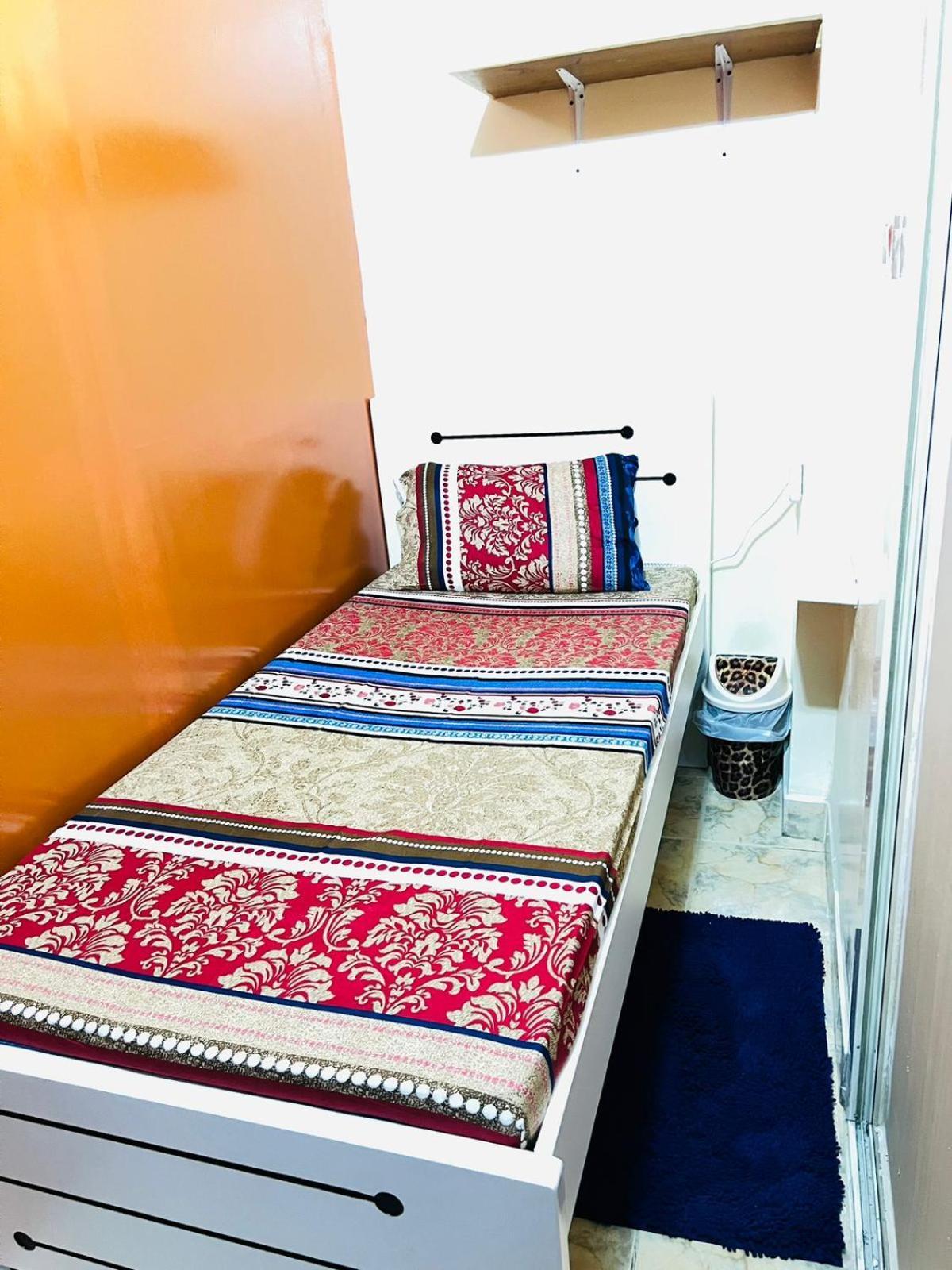 Moon Backpackers , Al Rigga , Partition For Couples And For Singles Lägenhet Dubai Exteriör bild